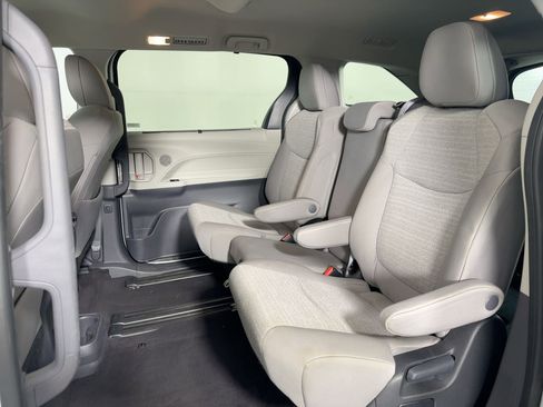 Used 2024 Toyota Sienna LE image 25