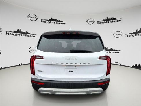 Used 2022 Kia Telluride LX AWD/4WD image 3