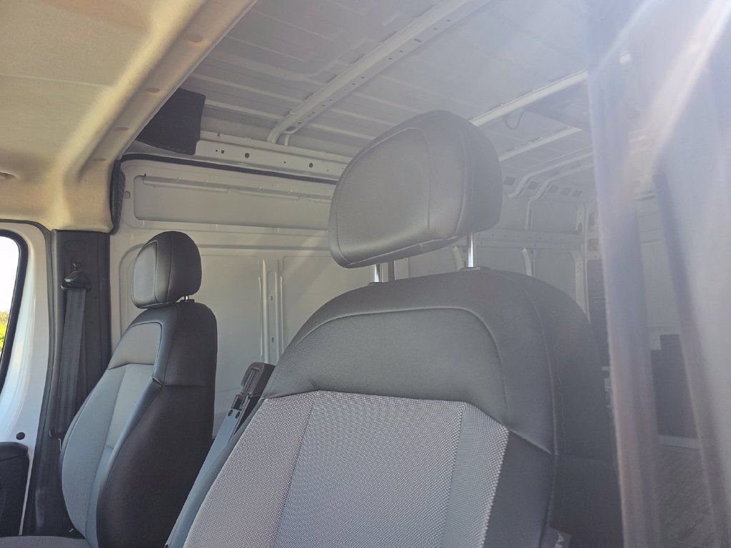 Used 2025 RAM ProMaster 2500 w/ Convenience Group FWD image 15