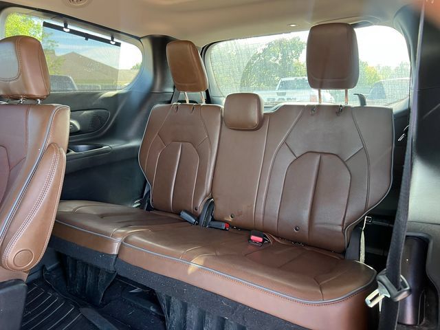 Used 2017 Chrysler Pacifica Limited FWD image 5