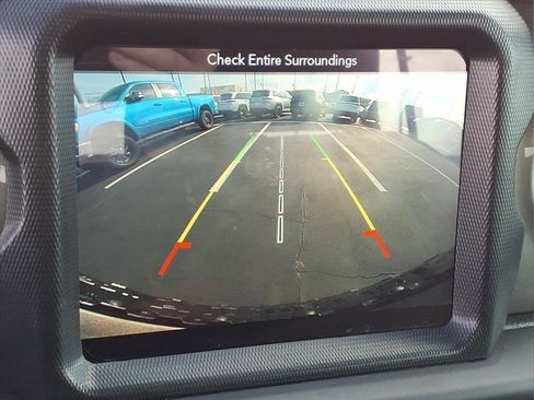 Used 2018 Jeep Wrangler Unlimited Sahara image 23