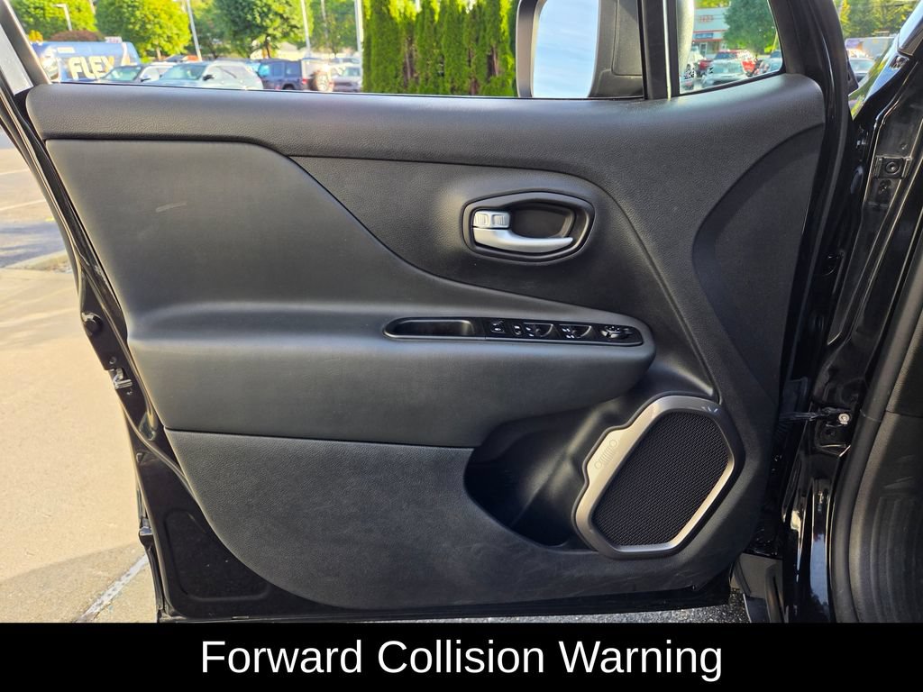 Used 2023 Jeep Renegade Latitude AWD/4WD image 19