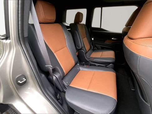 Used 2025 Lexus GX 550 w/ Accessory Package (2T) AWD/4WD image 20