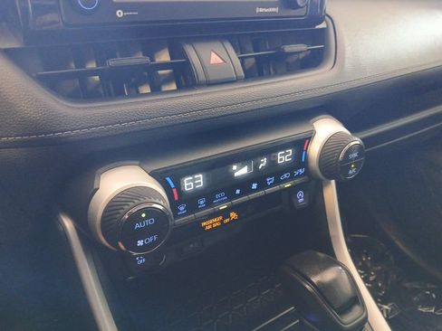 Used 2021 Toyota RAV4 XLE AWD/4WD image 20