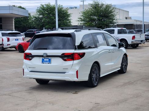 Used 2025 Honda Odyssey Touring image 5