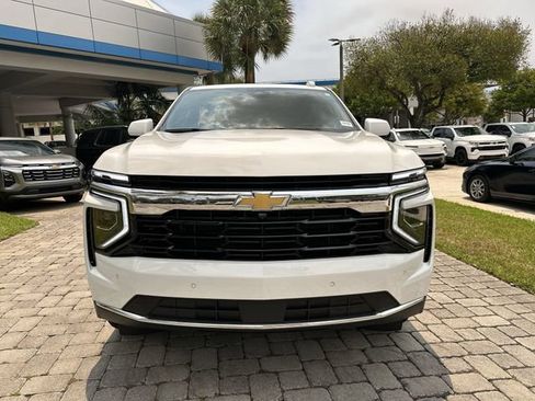Used 2026 Chevrolet Suburban LS RWD image 19