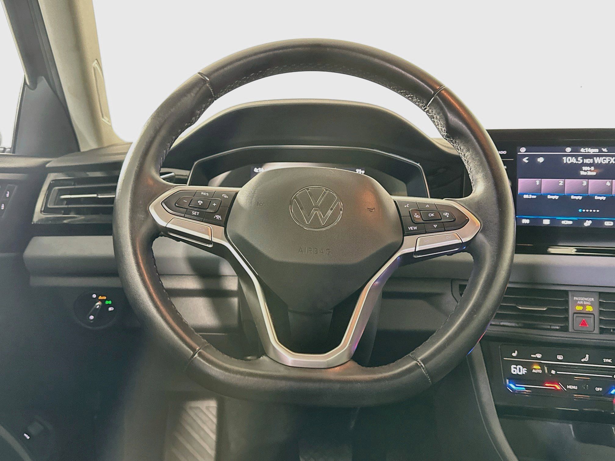 Used 2025 Volkswagen Jetta SE FWD image 18