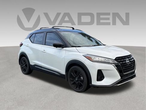 Used 2024 Nissan Kicks SR w/ SR Premium Package FWD image 23