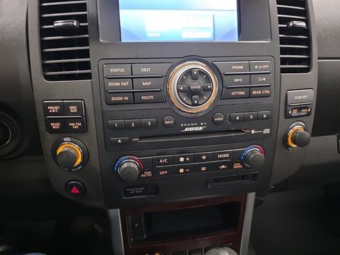 Used 2012 Nissan Pathfinder LE AWD/4WD image 17