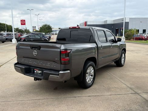 Used 2024 Nissan Frontier SV w/ SV Convenience Package RWD image 9