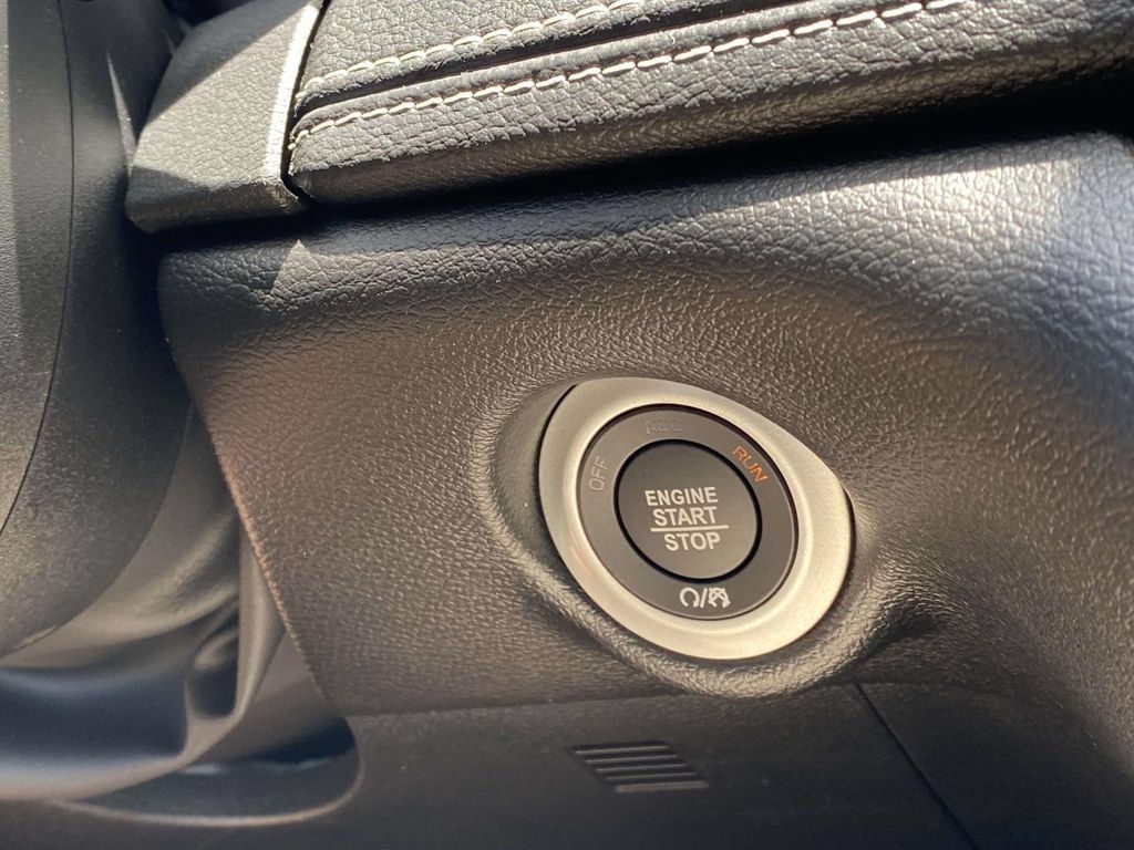 New 2027 Chrysler Pacifica Select FWD image 24