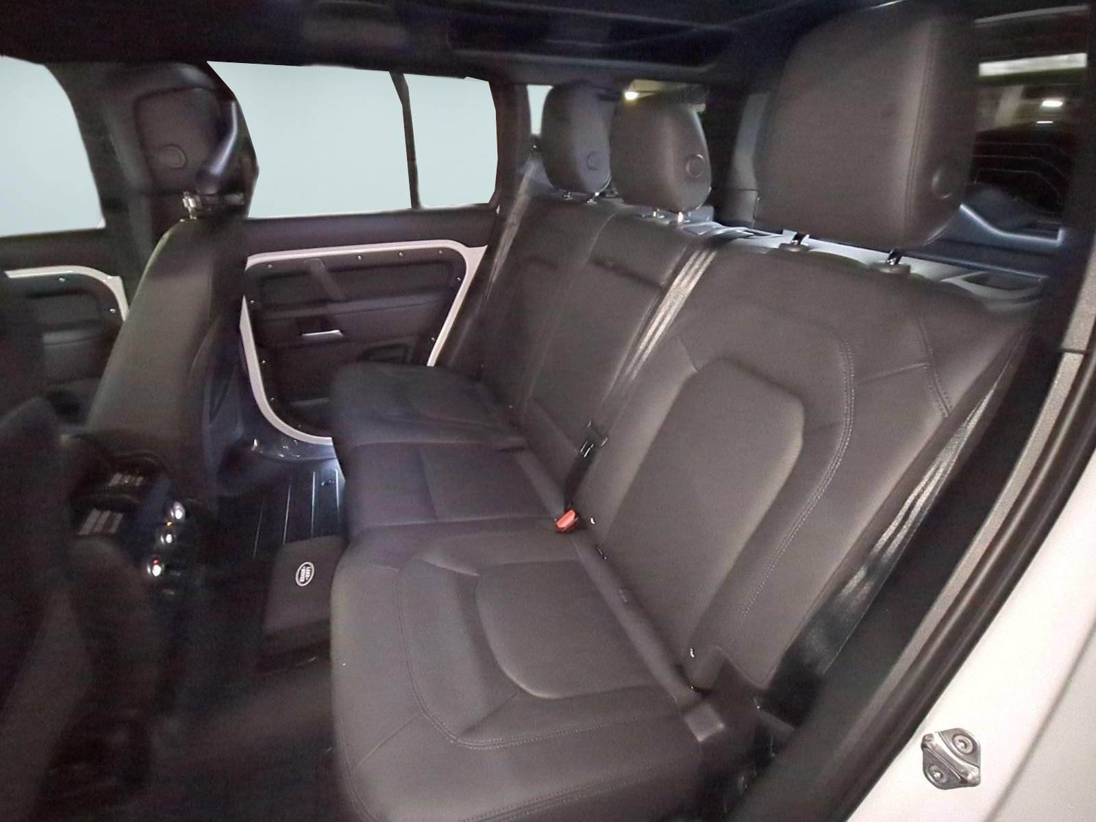 New 2026 Land Rover Defender 110 X-Dynamic SE AWD/4WD image 25