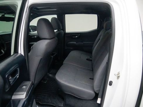 Used 2017 Toyota Tacoma TRD Sport AWD/4WD image 24