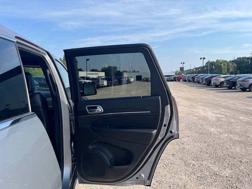 Used 2021 Jeep Grand Cherokee Limited AWD/4WD image 31
