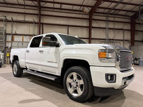 Used 2016 GMC Sierra 2500 Denali w/ Duramax Plus Package AWD/4WD image 1