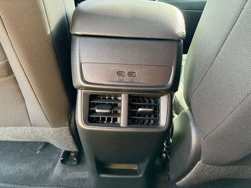 Used 2025 Chevrolet Equinox LT FWD image 21