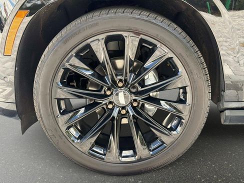 Used 2026 Cadillac Escalade ESV Platinum Sport w/ LPO, ONYX Package AWD/4WD image 19