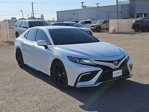 Used 2024 Toyota Camry XSE FWD image 2