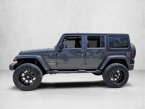 Used 2017 Jeep Wrangler Unlimited Sahara w/ Connectivity Group AWD/4WD image 9