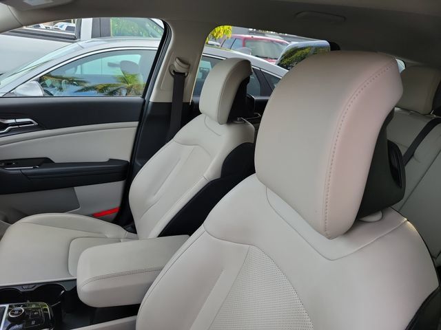 Used 2025 Kia Sportage EX FWD image 9