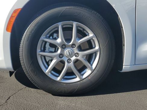 New 2026 Chrysler Pacifica Select image 7