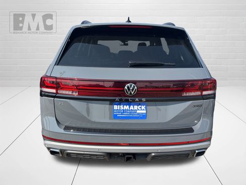 New 2026 Volkswagen Atlas Peak Edition image 4