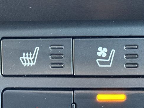 Used 2023 Dodge Durango GT image 33