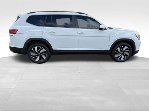 Used 2024 Volkswagen Atlas SE FWD image 16