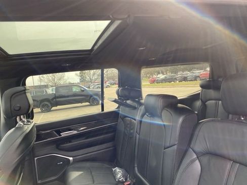 Used 2022 Jeep Wagoneer Series II w/ Premium Group I image 19