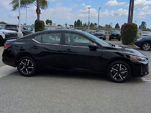 Used 2025 Nissan Sentra SV FWD image 9