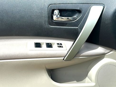 Used 2013 Nissan Rogue S FWD image 16