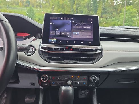 Used 2022 Jeep Compass Limited image 19