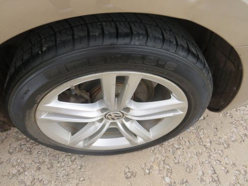 Used 2015 Volkswagen Passat TDI SE image 34