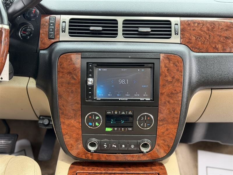 Used 2008 Chevrolet Suburban LTZ w/ LTZ Preferred Equipment Group AWD/4WD image 26