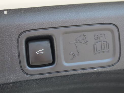 Used 2024 Ford Expedition Limited image 23