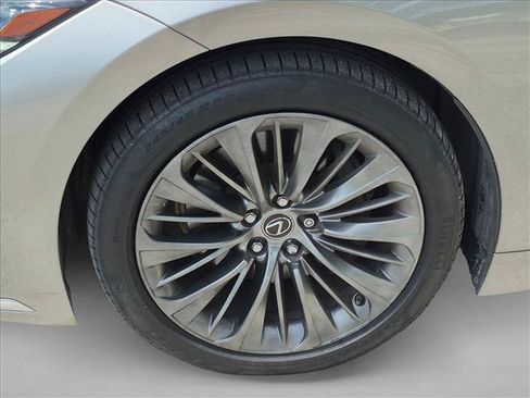 Used 2022 Lexus LS 500 w/ Accessory Package (Z2) RWD image 22