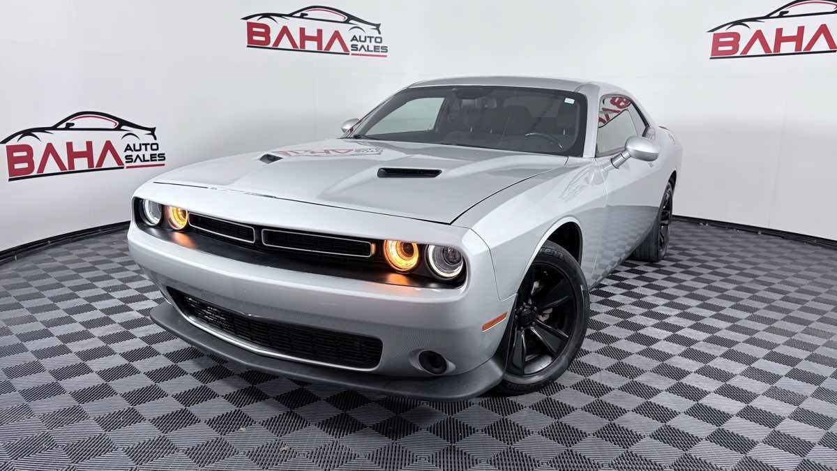 Used 2022 Dodge Challenger SXT RWD image 2