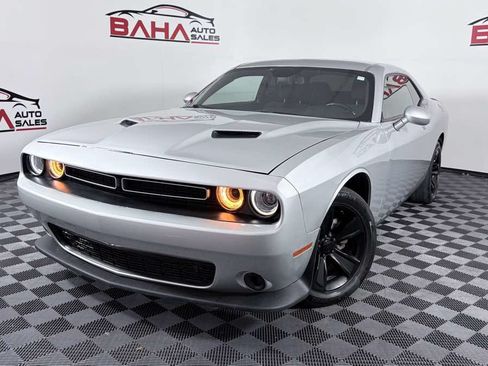 Used 2022 Dodge Challenger SXT RWD image 2