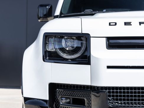 Used 2023 Land Rover Defender 110 X-Dynamic SE image 18