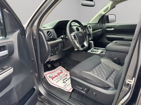 Used 2019 Toyota Tundra SR5 w/ SR5 Upgrade Package AWD/4WD image 5