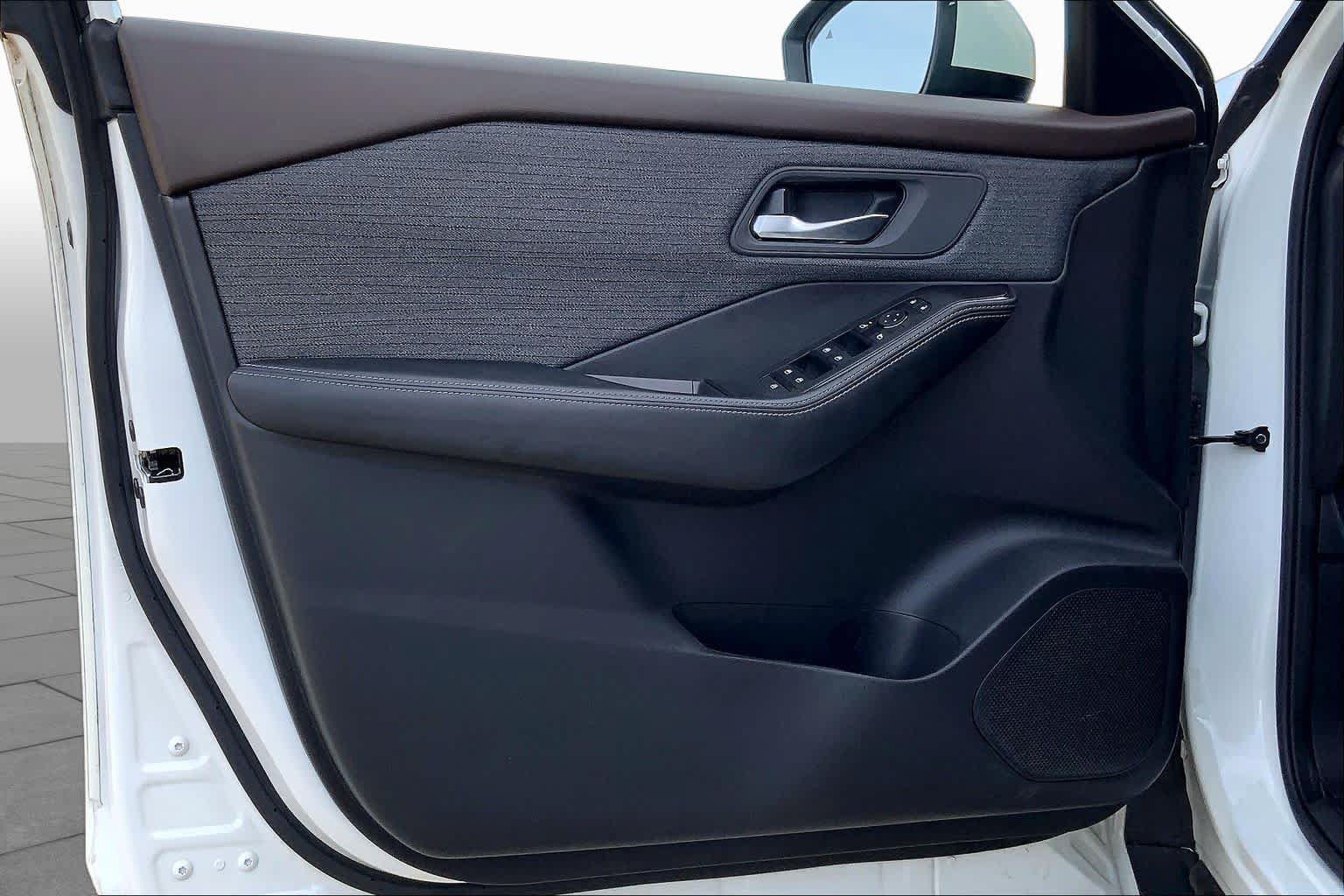 Used 2023 Nissan Rogue SV FWD image 21