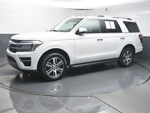 Used 2024 Ford Expedition Limited image 4