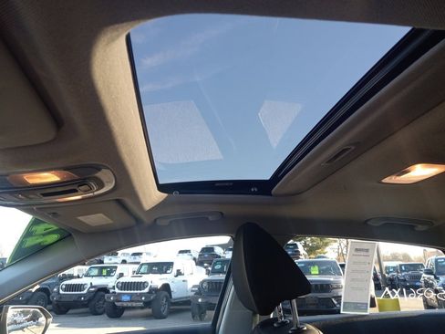 Used 2024 Hyundai Elantra SEL w/ Convenience Package image 6