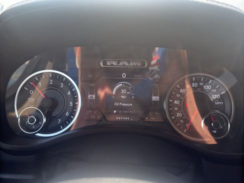 Used 2019 RAM 1500 Laramie AWD/4WD image 18