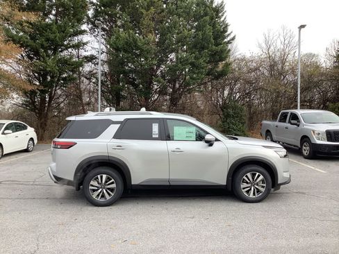 New 2025 Nissan Pathfinder SL w/ Black Appearance Package image 8