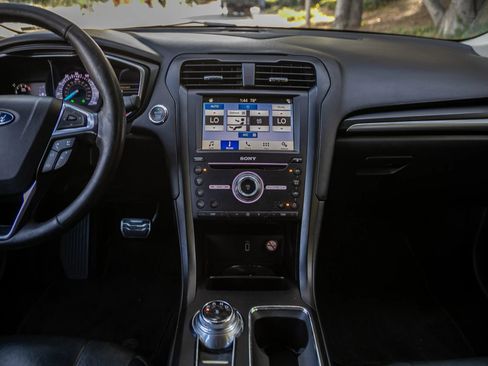 Used 2018 Ford Fusion Titanium image 23