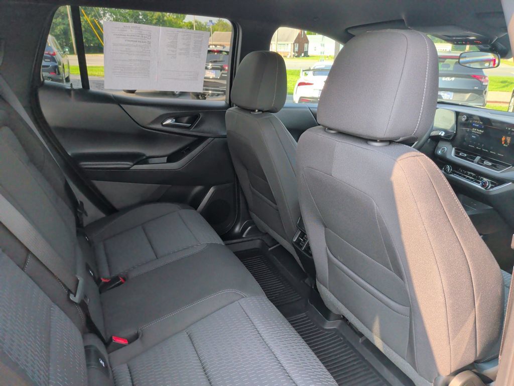 Used 2026 Chevrolet Equinox LT w/ LPO, Floor Liner Package FWD image 17