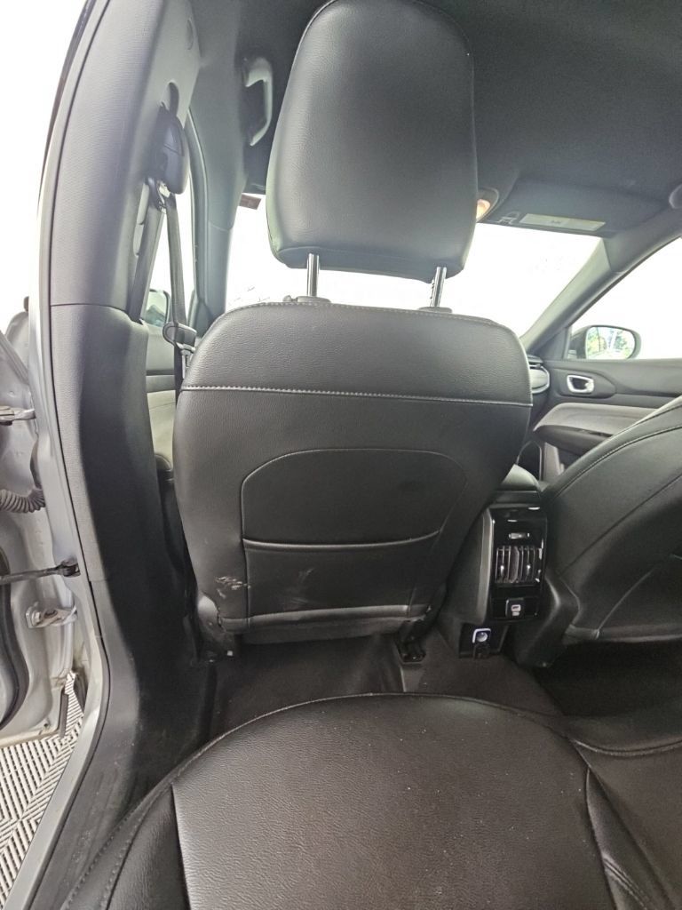 Used 2024 Jeep Compass Latitude AWD/4WD image 16