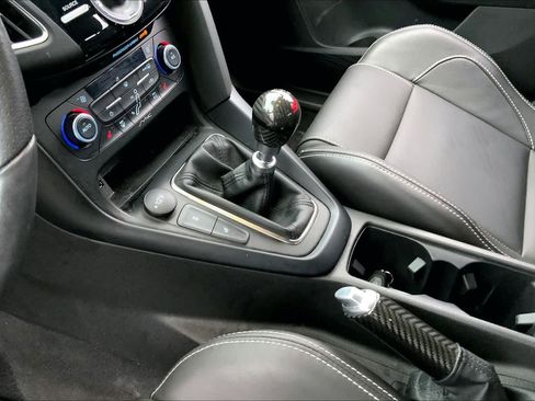 Used 2018 Ford Focus ST w/ Equipment Group 402A image 16