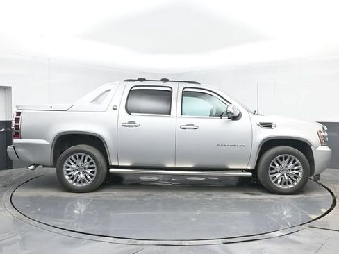 Used 2013 Chevrolet Avalanche LT AWD/4WD image 11